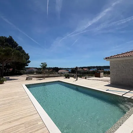 Family Friendly House With A Swimming Pool Verunic, Dugi Otok - 27814